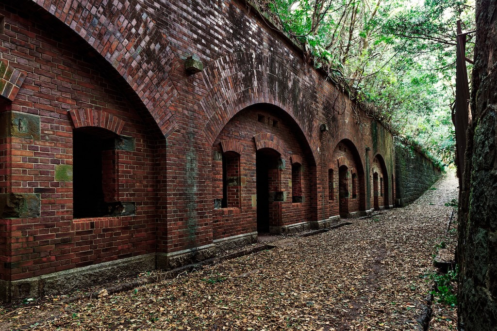 thumb 20050612%20 %20Places%20 %20Historic%20Brick%20Building%20In%20New%20York%20%282005%29